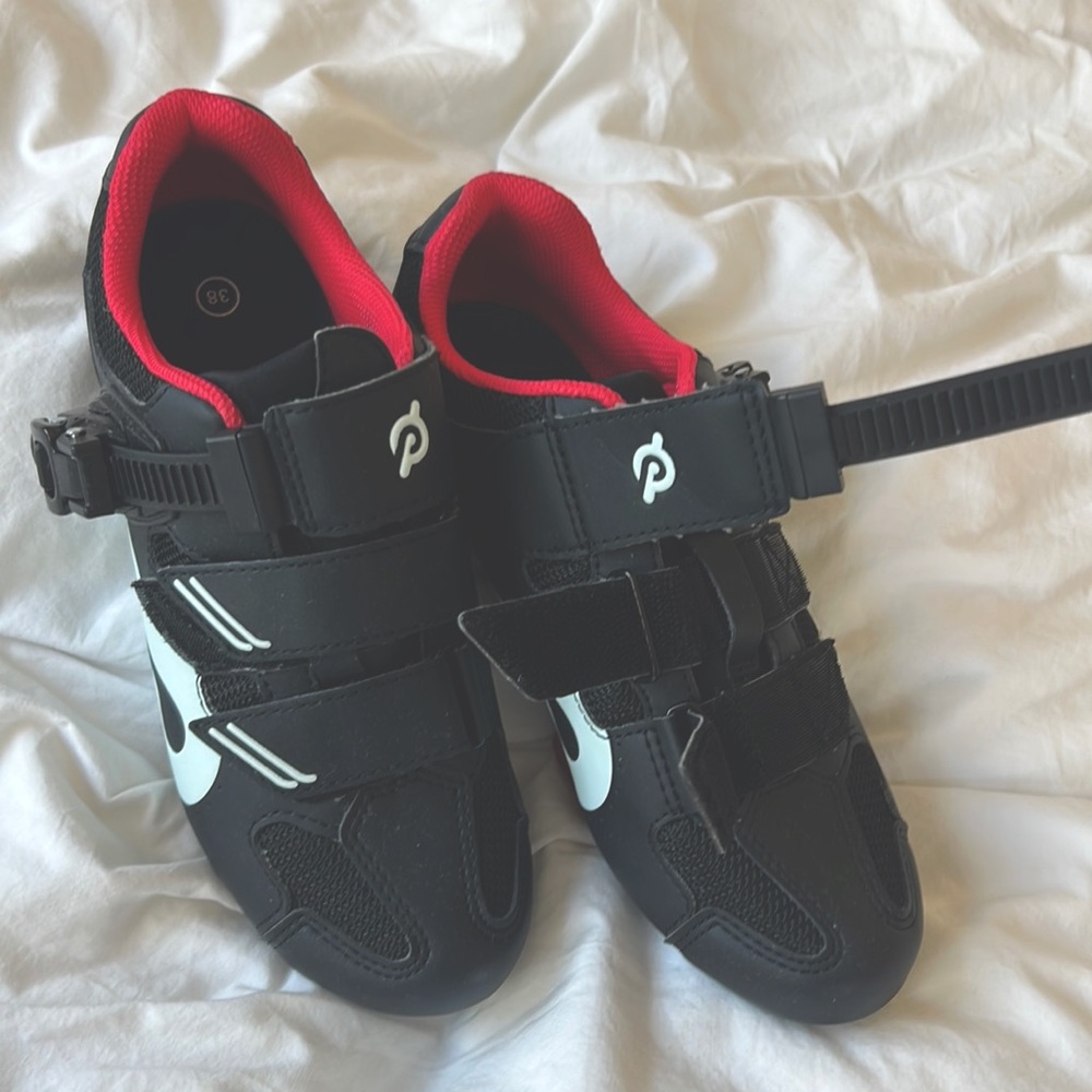 COPY - Peloton size 38 very light worn